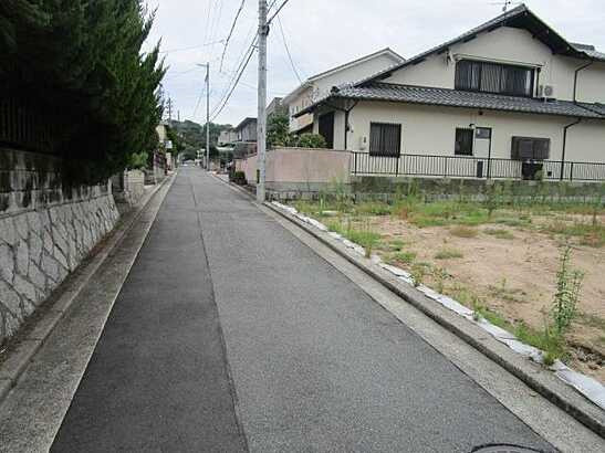 【前面道路含む現地写真】