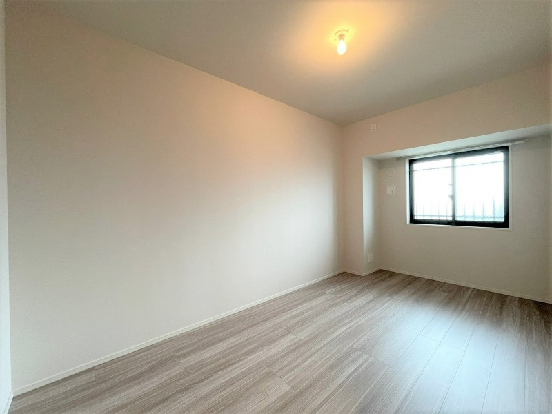 レーベン鶴瀬 Artifactの洋室