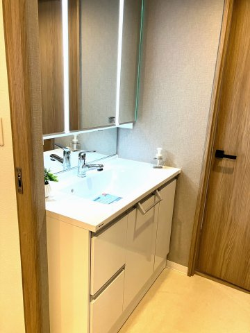 シンプルな洗面台です。