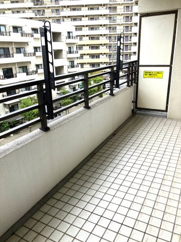 タイル貼りのバルコニー