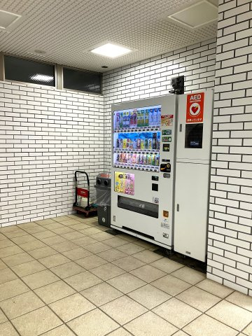 エントランスには自販機も完備されており、急な来客にも対応ができ大変便利です。