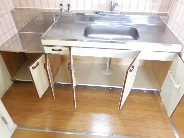 サンワロイヤルマンション2号館の居間・リビング