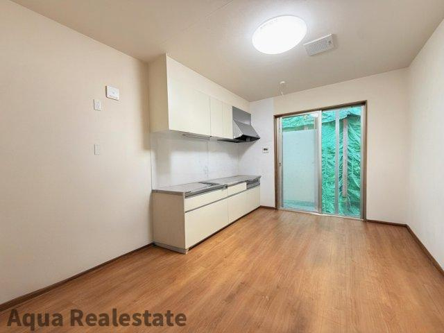 仏生山町甲　中古住宅のキッチン|ゆったりとした居間です