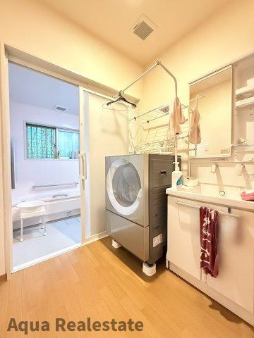 仏生山町甲　中古住宅の独立洗面台|朝の身支度には欠かせない独立洗面化粧台