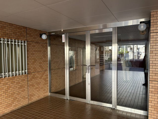 三番町ハイツのエントランス