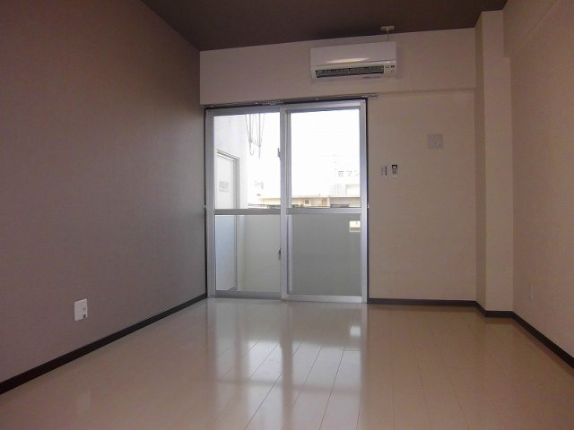 【洋室】 | シャインパレスⅢ | ※写真は別部屋です。現況を優先とします。