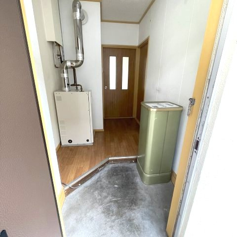 マンション城の玄関