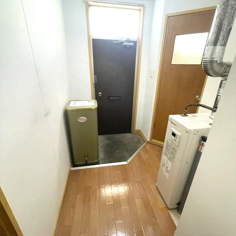 マンション城の玄関