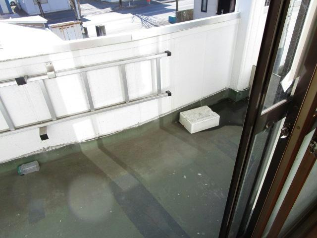 ホワイトハウス（柏木町）のバルコニー