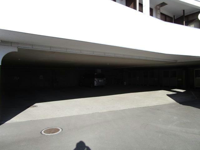 ホワイトハウス（柏木町）の駐車場