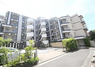 【外観】 | モダンでスタイリッシュな印象を与えるグレーを基調とした外観