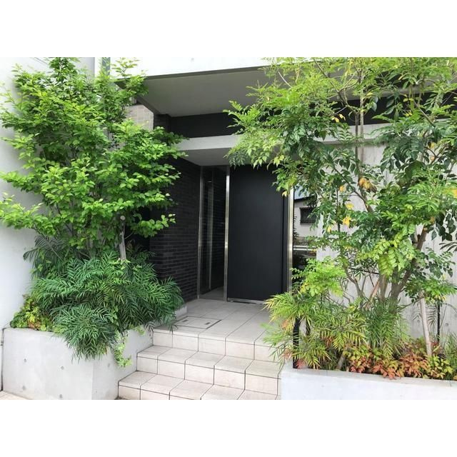 House Avenue柿の木坂のエントランス