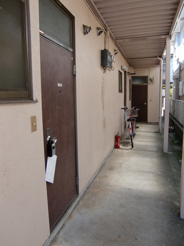 コナガヤコーポのロビー|★アプローチ★