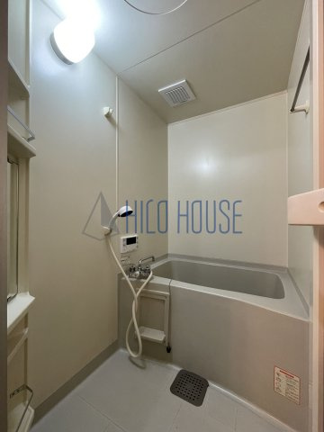 レフィナードAの浴室