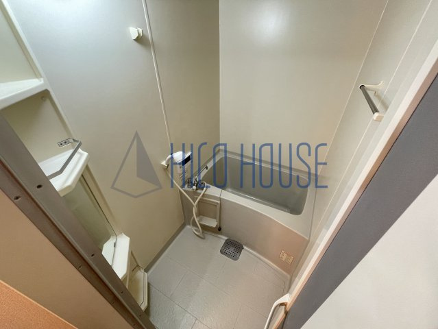 レフィナードAの浴室