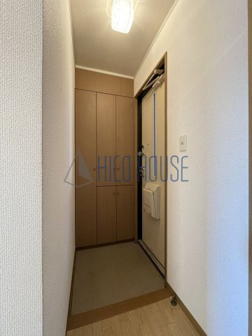 レフィナードAの玄関