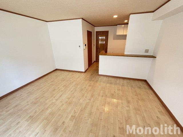 ラビアンローズの居間・リビング