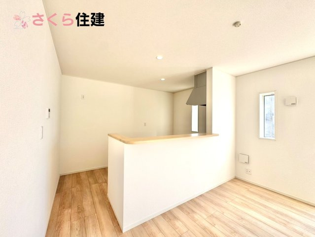 クレイドルガーデン　宇都宮市川田町第6　５号棟のキッチン|対面式システムキッチン。リビングを見渡せるキッチンで家族の様子をうかがいながら料理がはかどりそう！