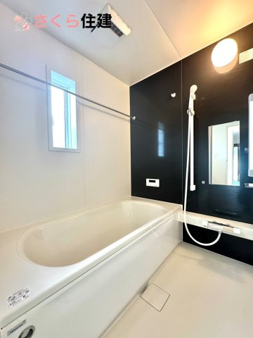 クレイドルガーデン　宇都宮市川田町第6　５号棟の浴室|梅雨の時期は大活躍の浴室乾燥機！家族の数だけ増える洗濯物もしっかり乾かせます。