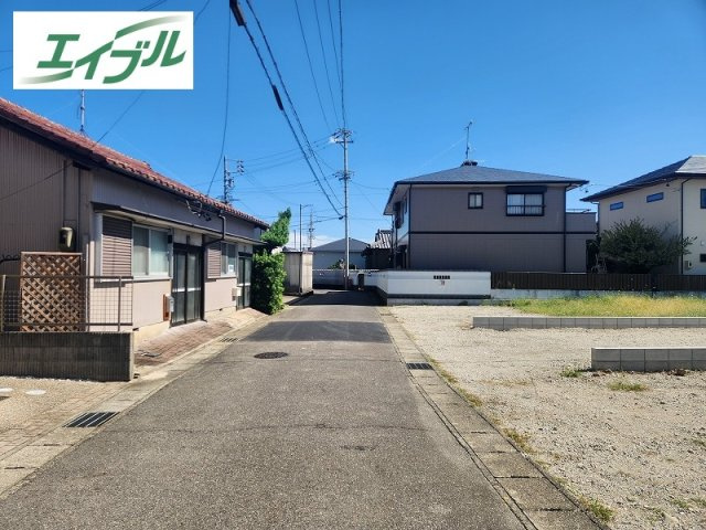 小牧市小木３丁目　新築戸建　２号棟の前面道路含む現地写真