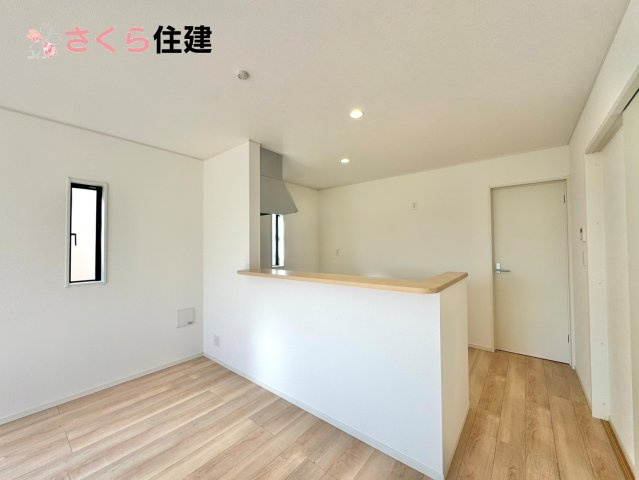 クレイドルガーデン　宇都宮市川田町第6　６号棟のキッチン|対面式システムキッチン。リビングを見渡せるキッチンで家族の様子をうかがいながら料理がはかどりそう！