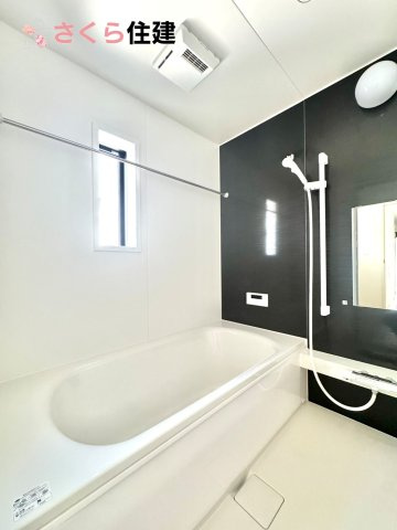 クレイドルガーデン　宇都宮市川田町第6　６号棟の浴室|梅雨の時期は大活躍の浴室乾燥機！家族の数だけ増える洗濯物もしっかり乾かせます
