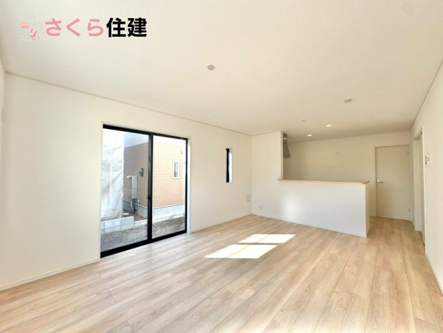 クレイドルガーデン　宇都宮市川田町第6　６号棟の居間・リビング|16帖LDKはキッチンで家事をしながらでもお子様に一対一で向き合える時間が作れます！！
									
