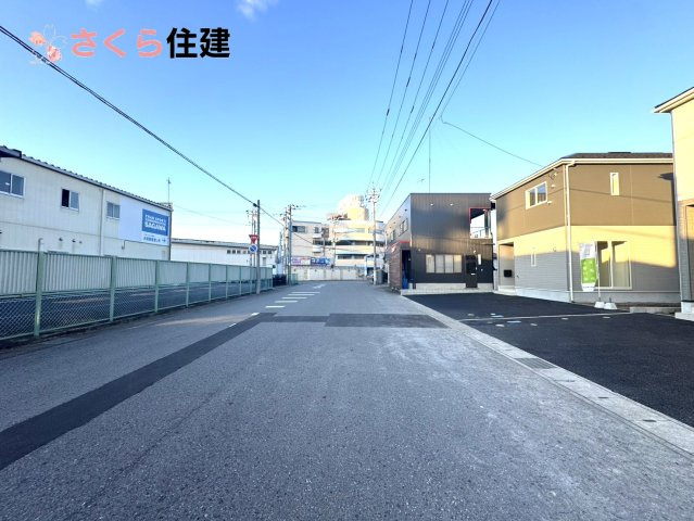 クレイドルガーデン　宇都宮市川田町第6　７号棟の前面道路含む現地写真|前面道路北西側公道9.79ｍ　　車の出し入れラクラクです♪