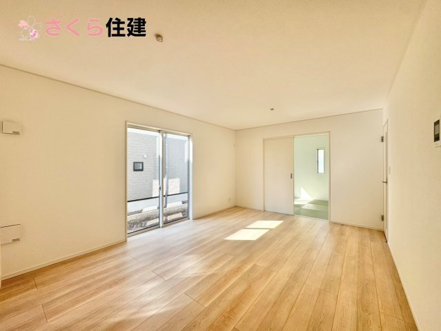 クレイドルガーデン　宇都宮市川田町第6　７号棟の居間・リビング|16帖LDKはキッチンで家事をしながらでもお子様に一対一で向き合える時間が作れます！！