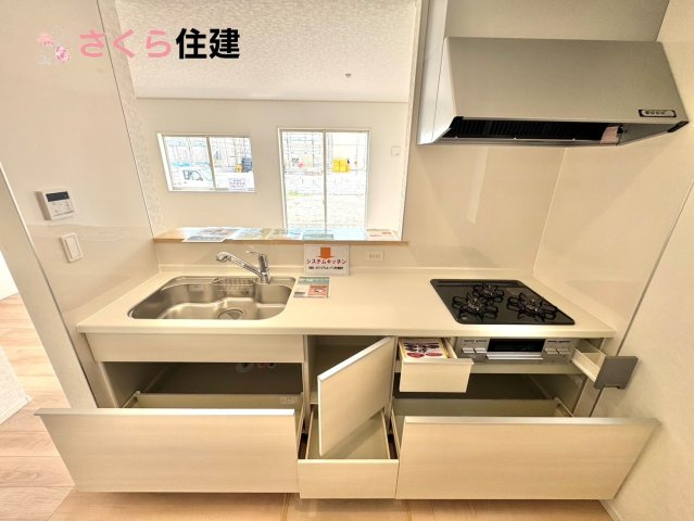 クレイドルガーデン　宇都宮市川田町第6　８号棟のキッチン|キッチン下収納は奥まで引き出せるので、大きく屈まなくても楽に必要なものがパッと取り出せます！