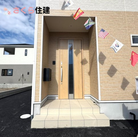 クレイドルガーデン　宇都宮市川田町第6　８号棟の玄関|夜間でも来訪者の顔を認識できるLEDライトを装備！ＴＶモニター付きインターフォンで安心のセキュリティ