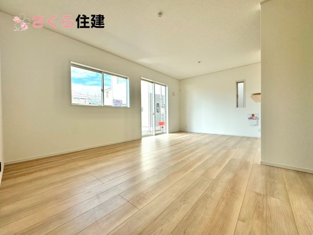 クレイドルガーデン　宇都宮市川田町第6　８号棟の居間・リビング|広々16帖LDLは南向きで日当たり良好。ゆったりとした時間の流れる開放的なくつろぎの空間
