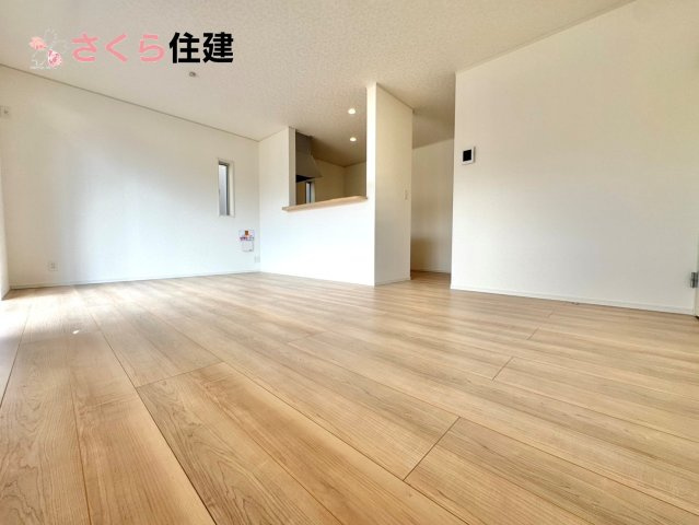 クレイドルガーデン　宇都宮市川田町第6　８号棟の居間・リビング|16帖LDKはキッチンで家事をしながらでもお子様に一対一で向き合える時間が作れます！！
