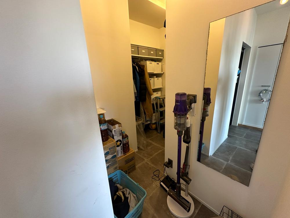 武庫川第2の玄関|【玄関】
玄関にはSICが備わっています。ご家族の靴はもちろん、外で使用するアウトドア用品やゴルフバック、ベビーカーなどの収納場所としても重宝しそうです。