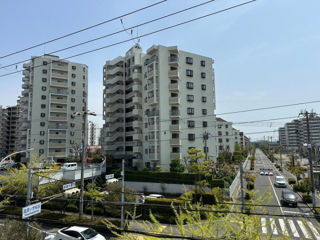 武庫川第2の外観|【現地外観】
教育施設や買い物施設が徒歩8分圏内に揃う、幅広い世代が暮らしやすい住環境です。是非、お気軽にお問い合わせくださいませ。