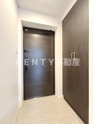 【玄関】 | ＣＲＥＡＬｐｒｅｍｉｅｒ西馬込 | 明るい玄関です