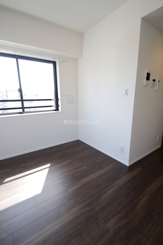 クラリッサレーヴ阪東橋の洋室