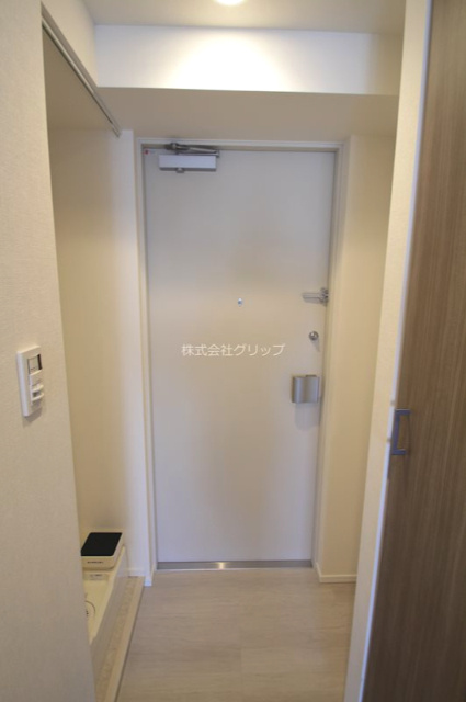 クラリッサレーヴ阪東橋の玄関