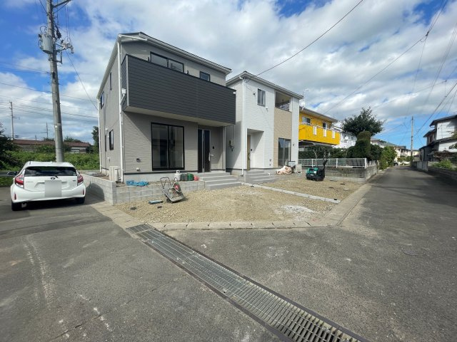 新築戸建・建売　柴田町船岡東1丁目　耐震・制震　船岡小・船岡中の前面道路含む現地写真|周囲にお買い物施設、教育施設が揃った利便性豊かな立地です。