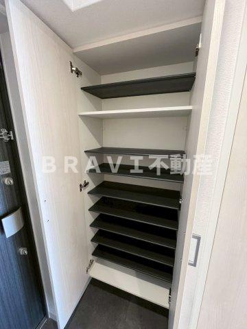 ソルテラスOSAKA緑橋クレアスト　BRAVI不動産の玄関|【ソルテラスOSAKA緑橋クレアスト】シューズボックスです