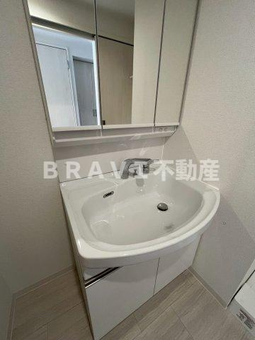 ソルテラスOSAKA緑橋クレアスト　BRAVI不動産の独立洗面台|【ソルテラスOSAKA緑橋クレアスト】朝の身支度には欠かせません
