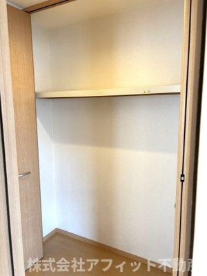 【その他】 | メルベーユ C棟 | 廊下収納