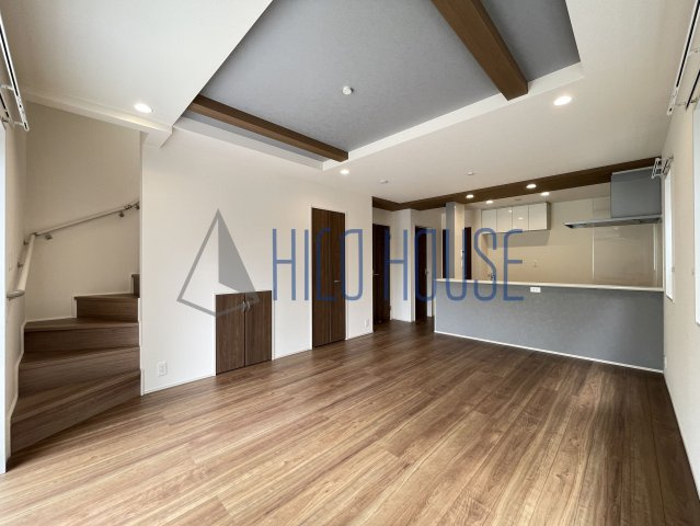 BLOOMING MAISON川越市的場3号棟の居間・リビング