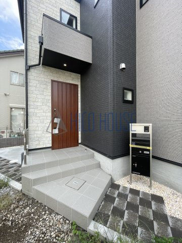 BLOOMING MAISON川越市的場3号棟のエントランス