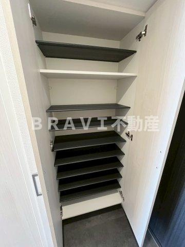 ソルテラスOSAKA緑橋クレアスト　BRAVI不動産の玄関|【ソルテラスOSAKA緑橋クレアスト】シューズボックスです