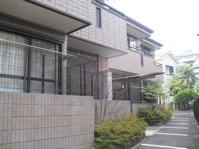 エーデルハイムの外観|閑静な住宅街で落ち着いて生活できます