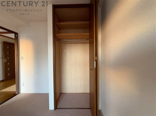 衣類やアクセサリー、小物類の収納が便利で整理整頓がしやすく、部屋の美観を保ちつつ、スペースを最大限に活用できます。衣服のしわやダメージを防ぎ、長持ちさせることができます。