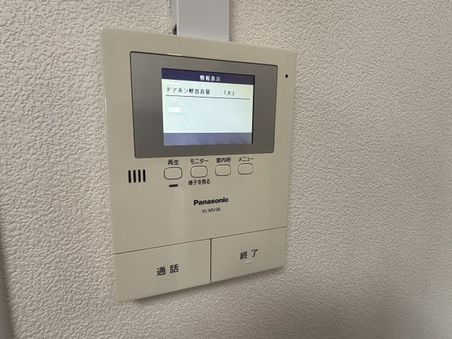 家族の安心を守るモニター付きインターホン