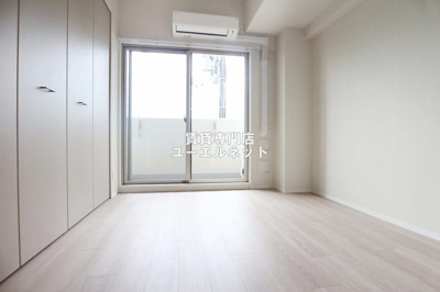 【寝室】 | MAXIV CROS 江坂 | 明るく開放感のある居室で、自分だけのくつろぎ空間を。