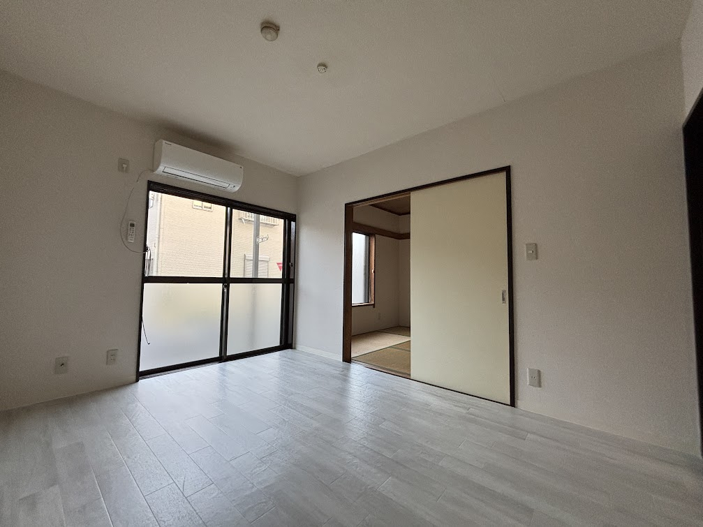 ガーデンハイツ平岡の洋室